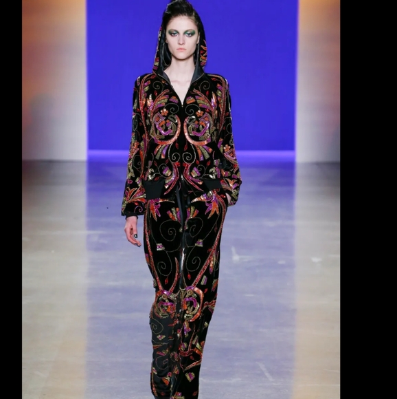 Naeem Khan - Picture 1 of 3